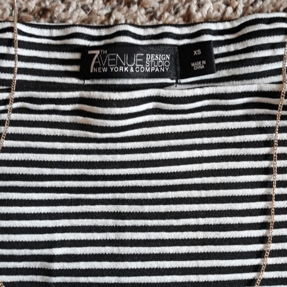 B&W striped off-shoulder top - Picture 3 of 4